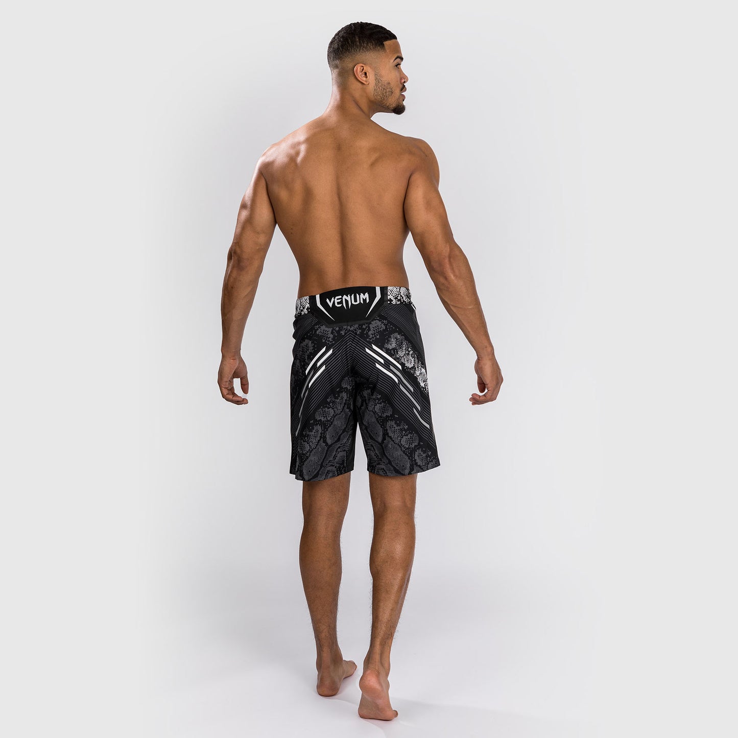 UFC Adrenaline by Venum 남성용 파이트 쇼츠 – 롱 핏 – 블랙