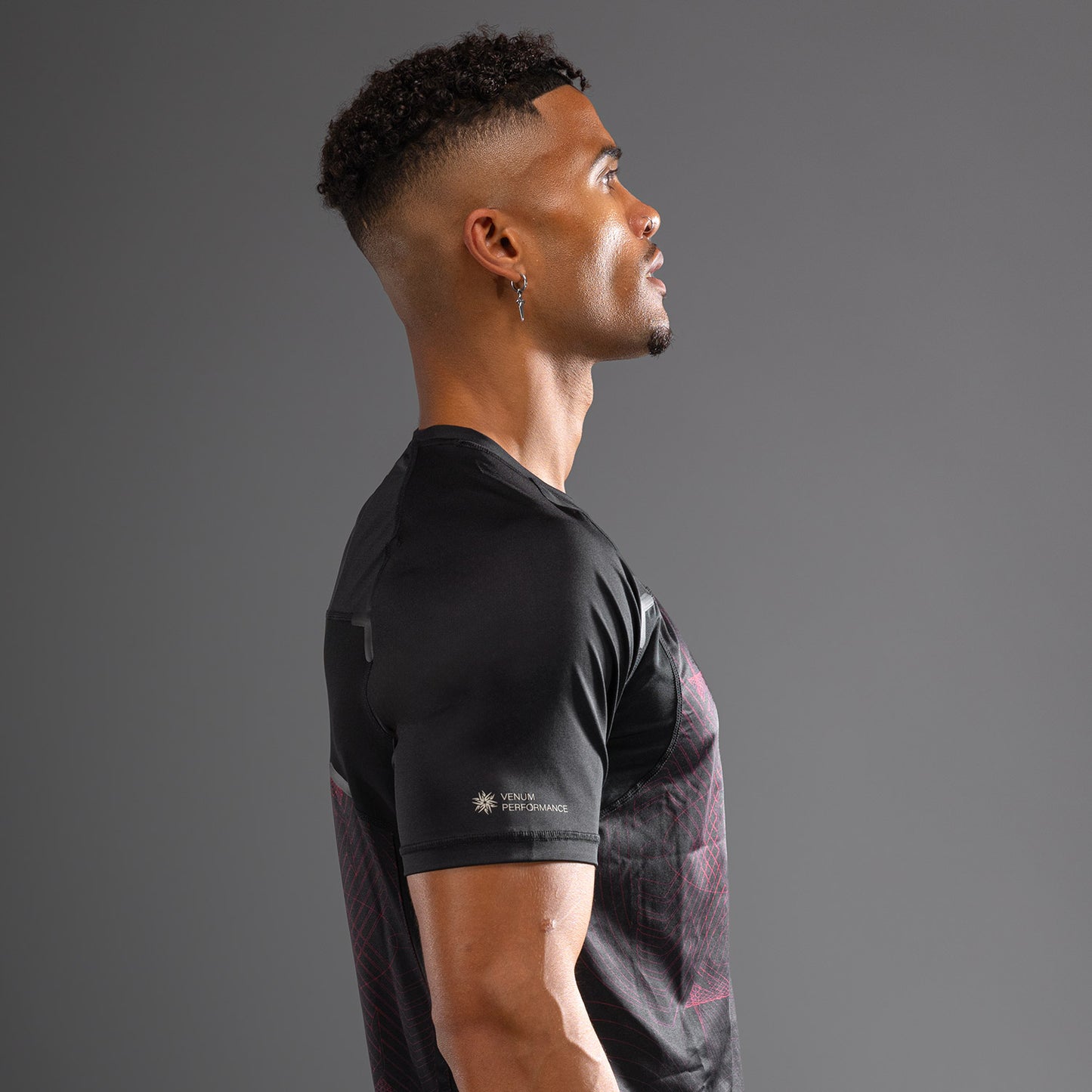 Venum G-Fit Air 남성용 드라이 테크 티셔츠 – 딥 블랙/파이어 레드