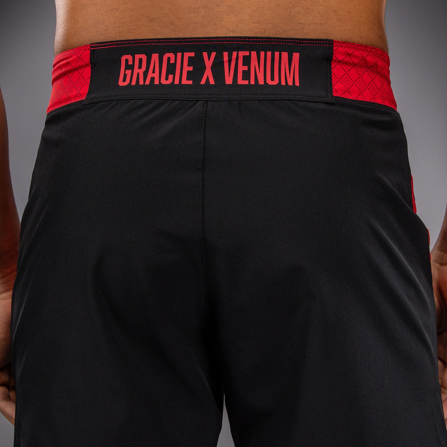 Venum X Roger Gracie Academy 파이트 쇼츠 – 블랙/레드