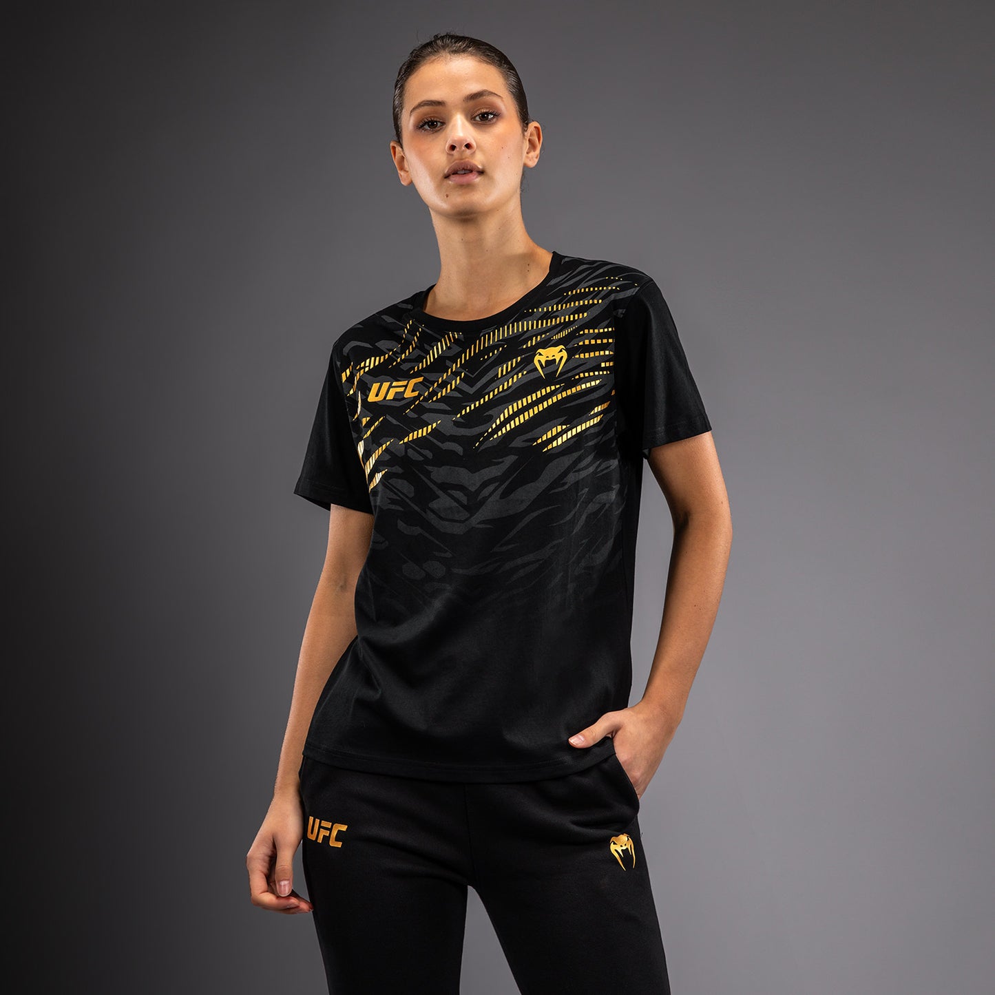 UFC Fusion by Venum Replica 여성용 반팔 티셔츠 – 챔피언