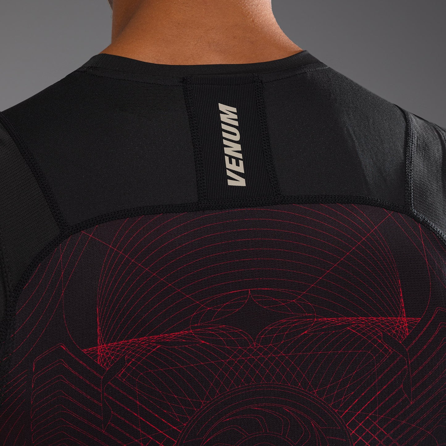 Venum G-Fit Air 남성용 민소매 래쉬가드 – 딥 블랙/파이어 레드