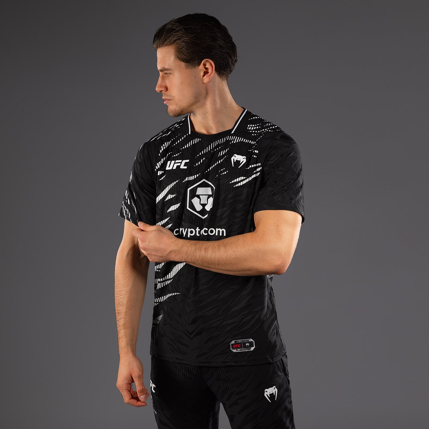 UFC Fusion by Venum Authentic Fight Night 남성용 워크아웃 저지 – 블랙