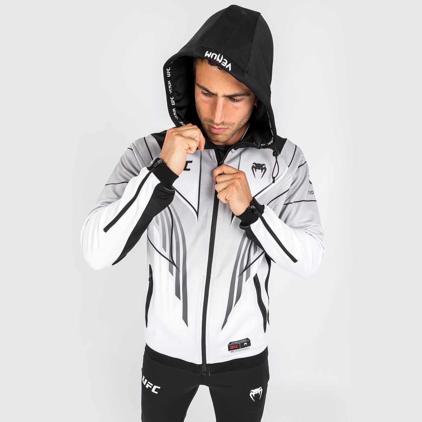 UFC Venum Authentic Fight Night 2.0 키트 by Venum 남성용 워크아웃 후디 – 화이트