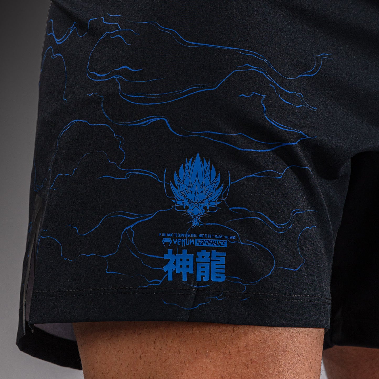 Venum Thunder Dragon 파이트 쇼츠 – 블랙/로열 블루