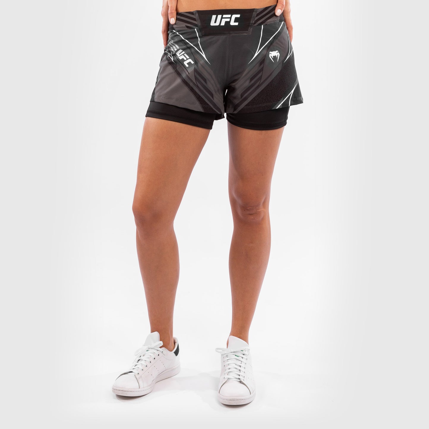 Venum UFC Authentic Fight Night 여성 쇼츠 – 블랙