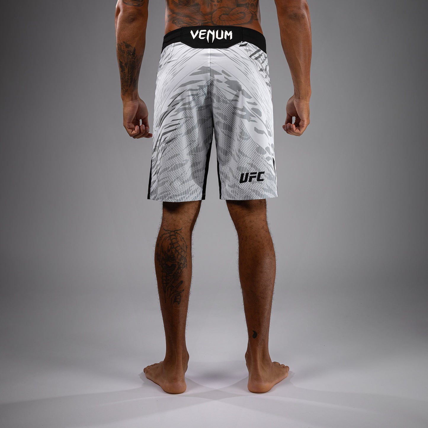 UFC Fusion by Venum Authentic Fight Night 남성용 파이트 쇼츠 – 롱 핏 – 화이트