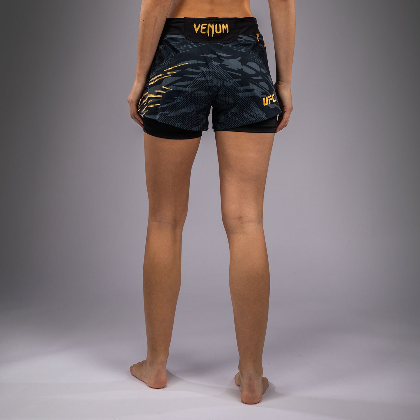 UFC Fusion by Venum Authentic Fight Night 여성용 파이트 쇼츠 – 챔피언