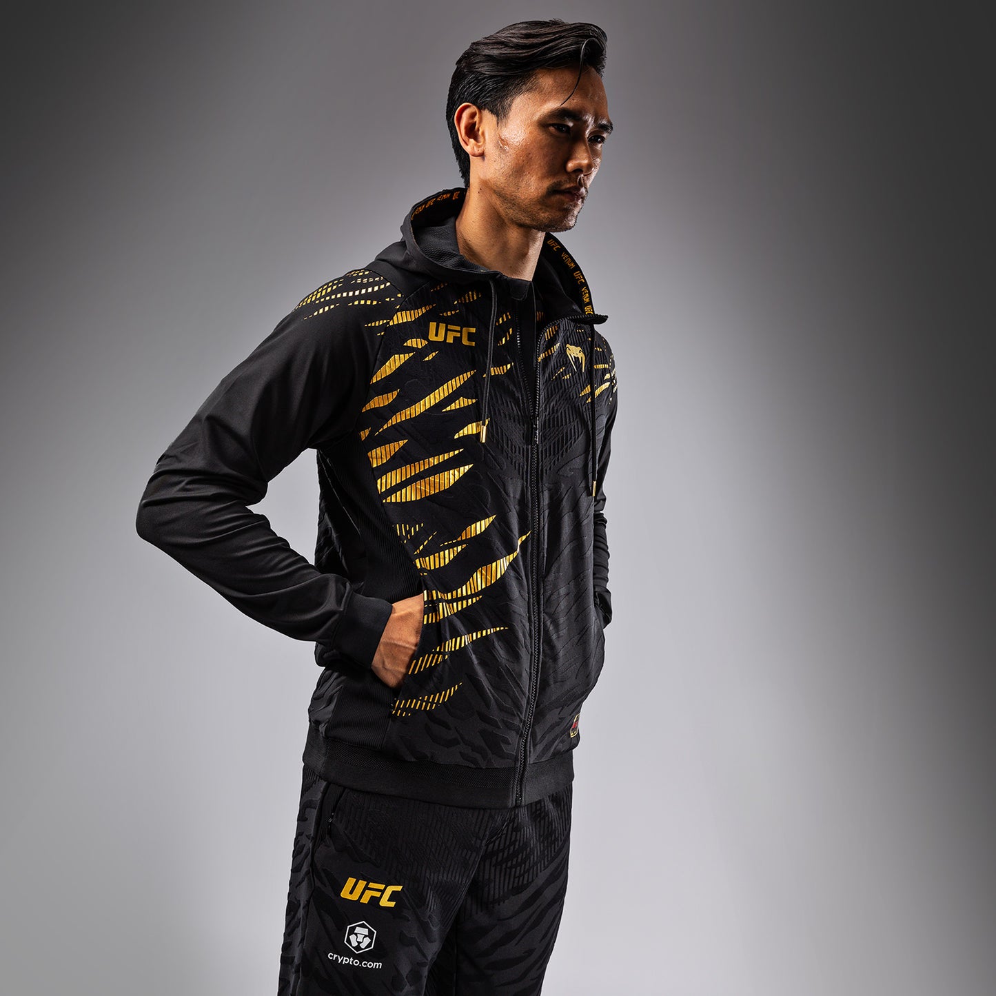 UFC Fusion by Venum Authentic Fight Night 남성용 워크아웃 후디 – 챔피언