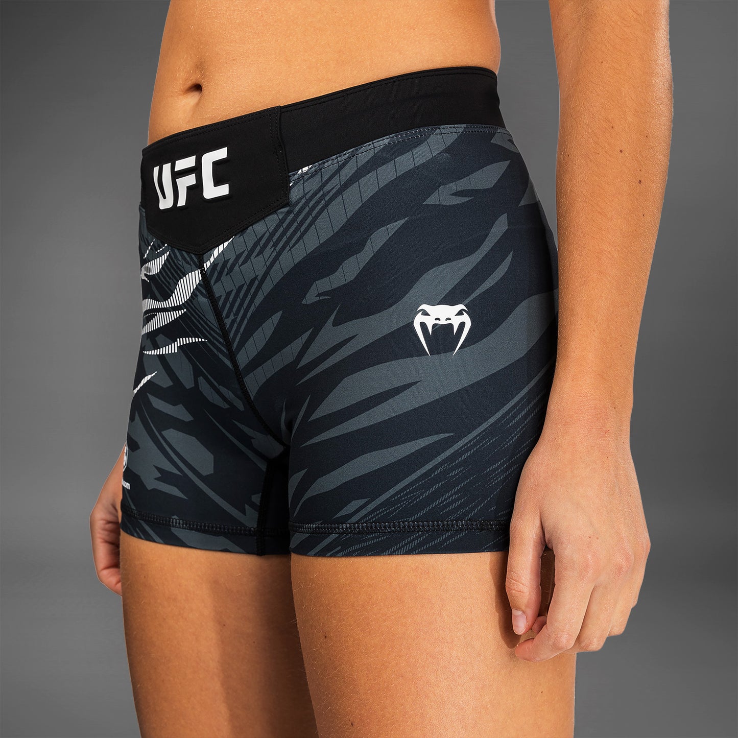 UFC Fusion by Venum 여성용 발리 투도 쇼츠 – 숏 핏 – 블랙