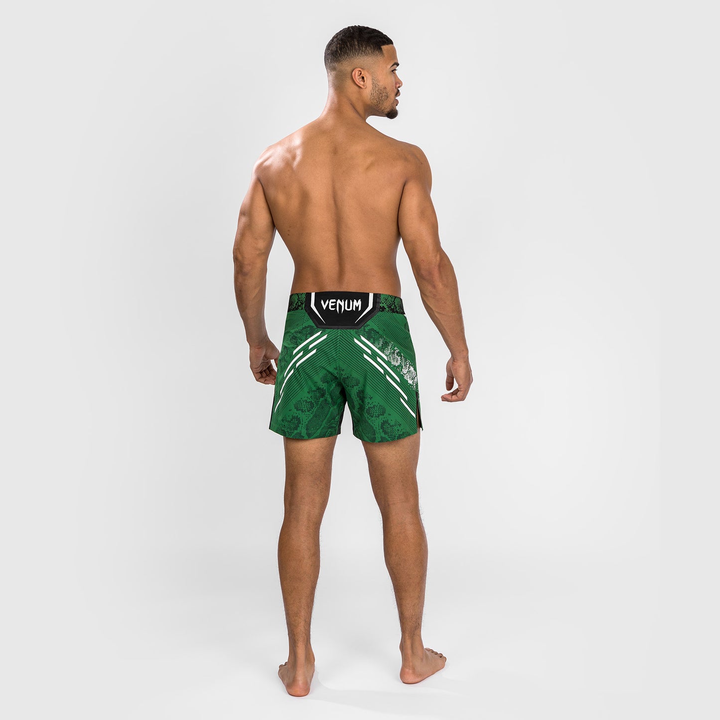 UFC Adrenaline by Venum Authentic Fight Night 남성용 파이트 쇼츠 – 숏 핏 – 그린