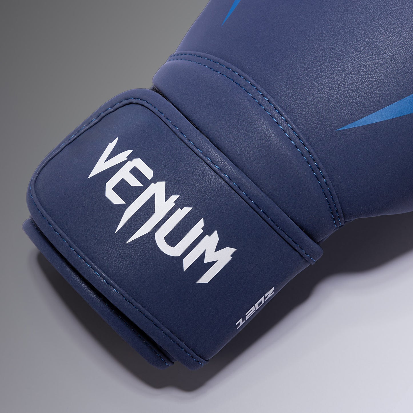 Venum Hurricane 복싱 글러브 – 미드나잇 블루/화이트