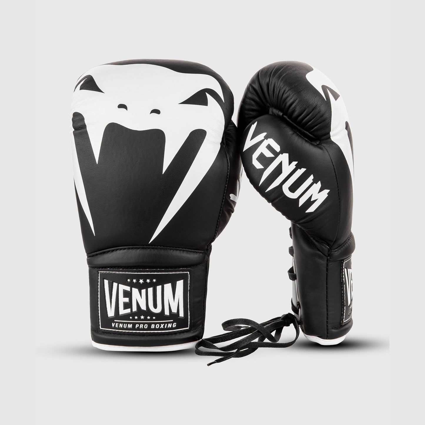 Venum Giant 2.0 프로 복싱 글러브 – 레이스 포함