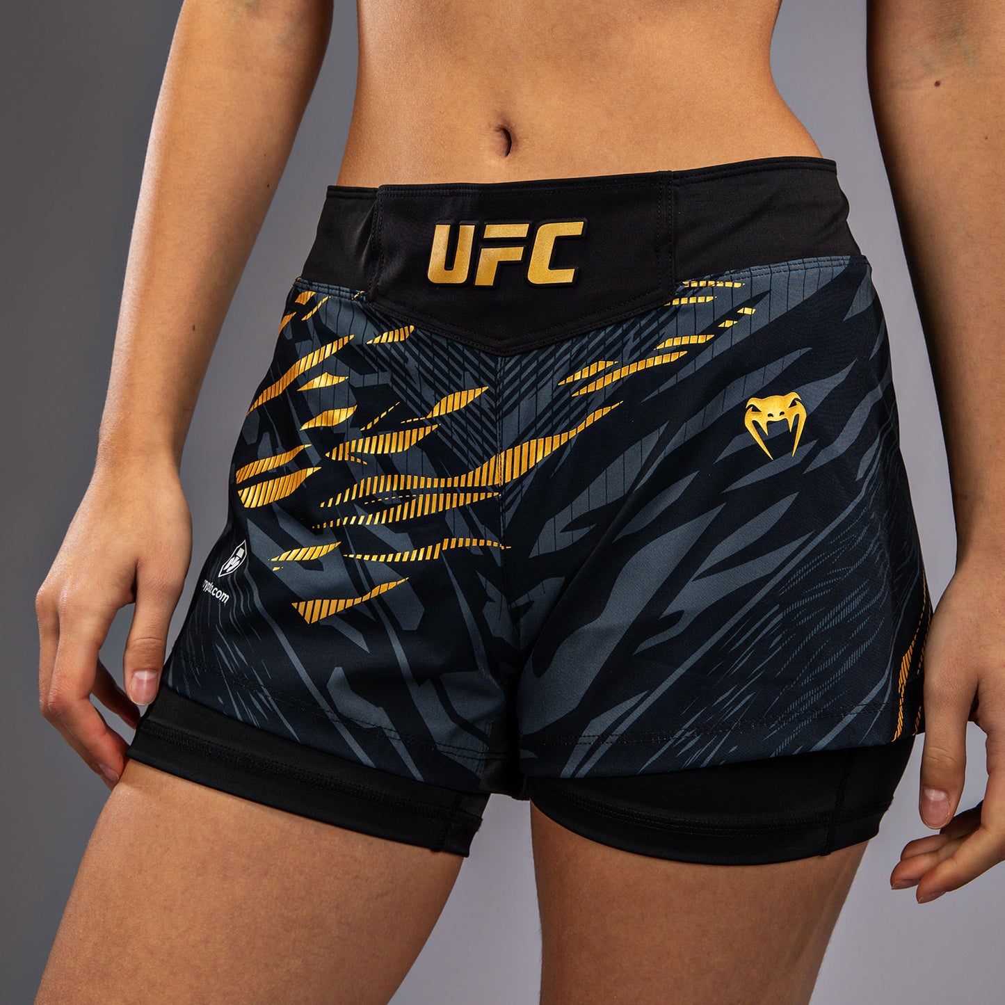 UFC Fusion by Venum Authentic Fight Night 여성용 파이트 쇼츠 – 챔피언