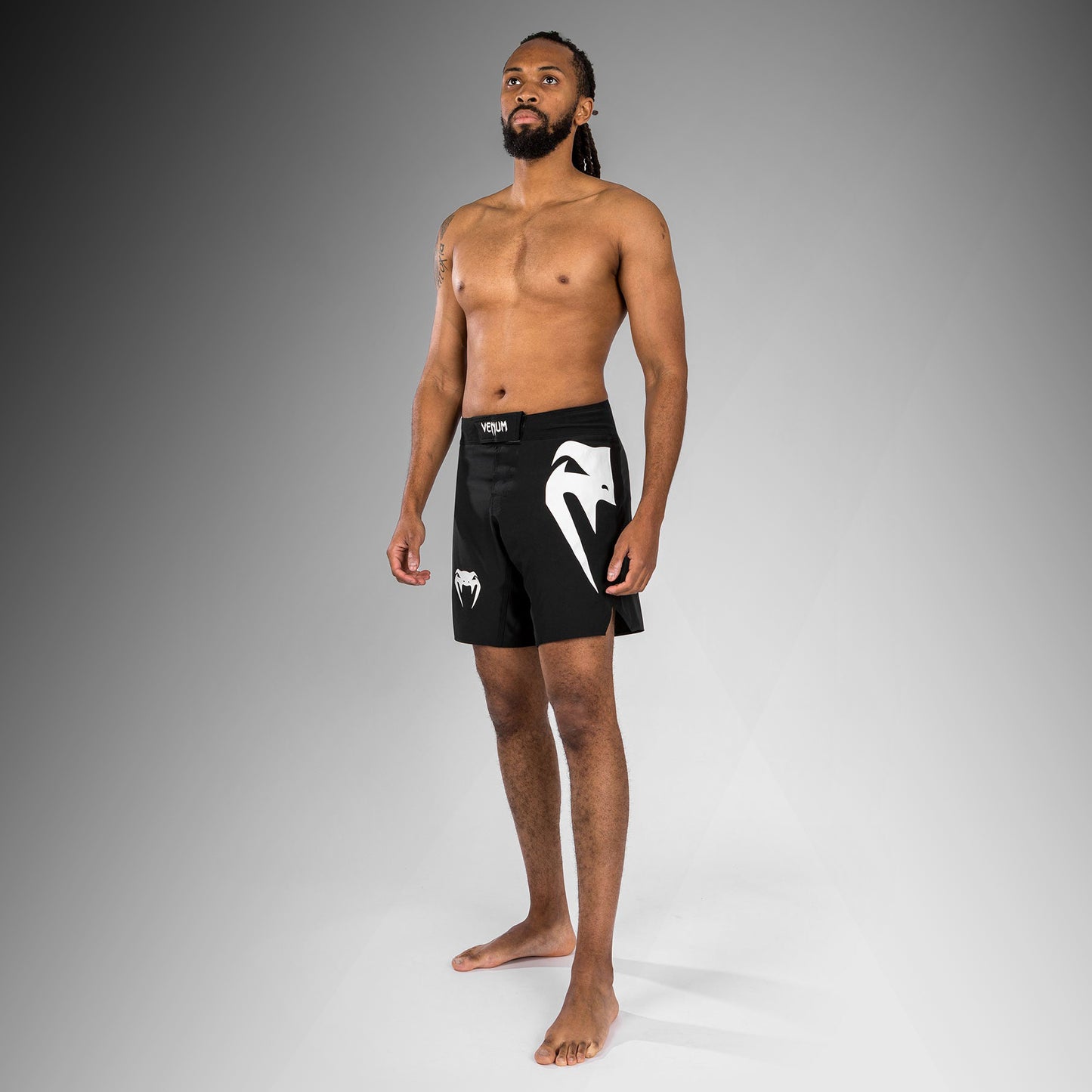 Venum Light 5.0 파이트 쇼츠 – 블랙/화이트