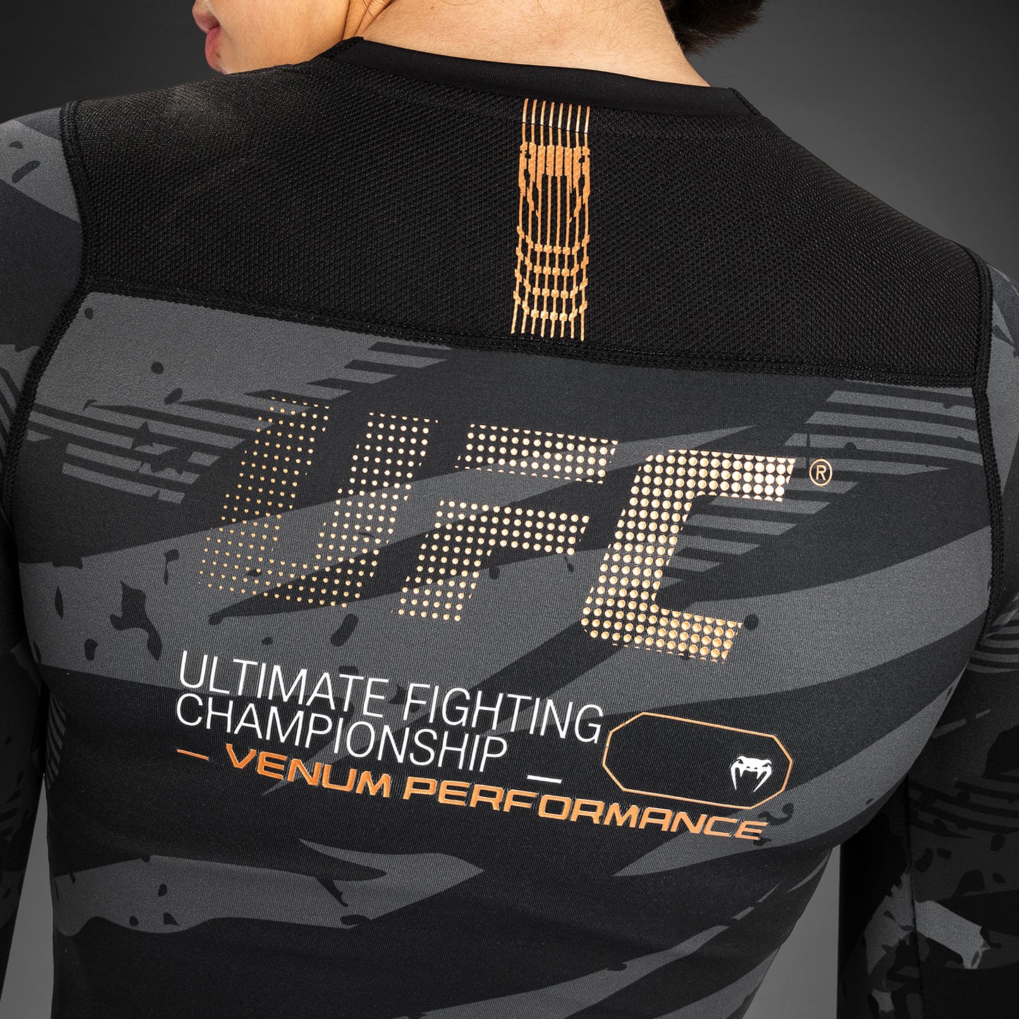 UFC Adrenaline by Venum Fight Week 여성용 퍼포먼스 긴팔 래쉬가드 – 어반 카모