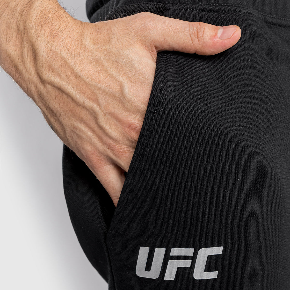 Venum UFC Authentic Fight Week 남성 2.0 쇼츠 – 블랙/레드