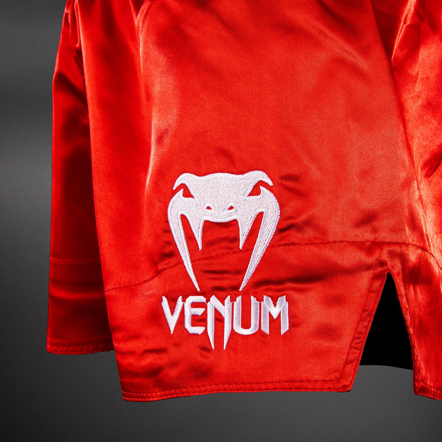 Venum Classic 무에타이 쇼츠 – 레드