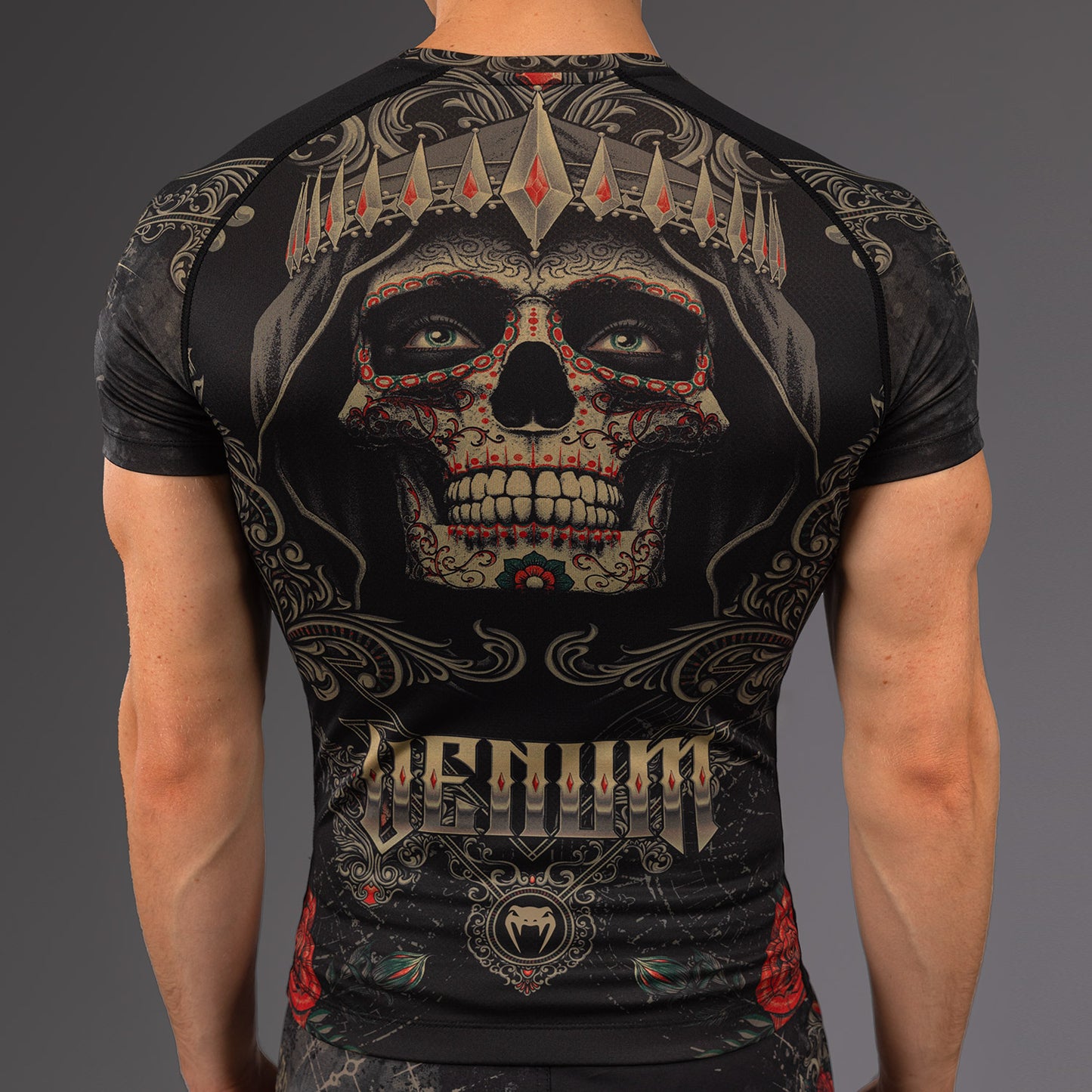Venum Santa Muerte 5.0 남성용 반팔 래쉬가드 – 딥 블랙/골드