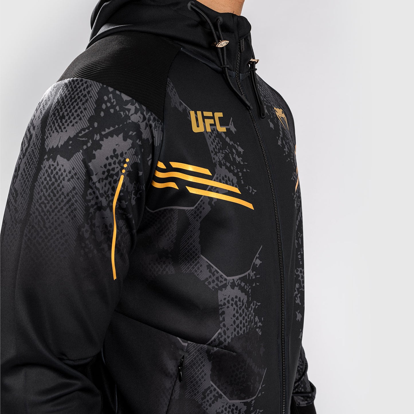 UFC Adrenaline by Venum Authentic Fight Night 남성용 워크아웃 후디 – 챔피언