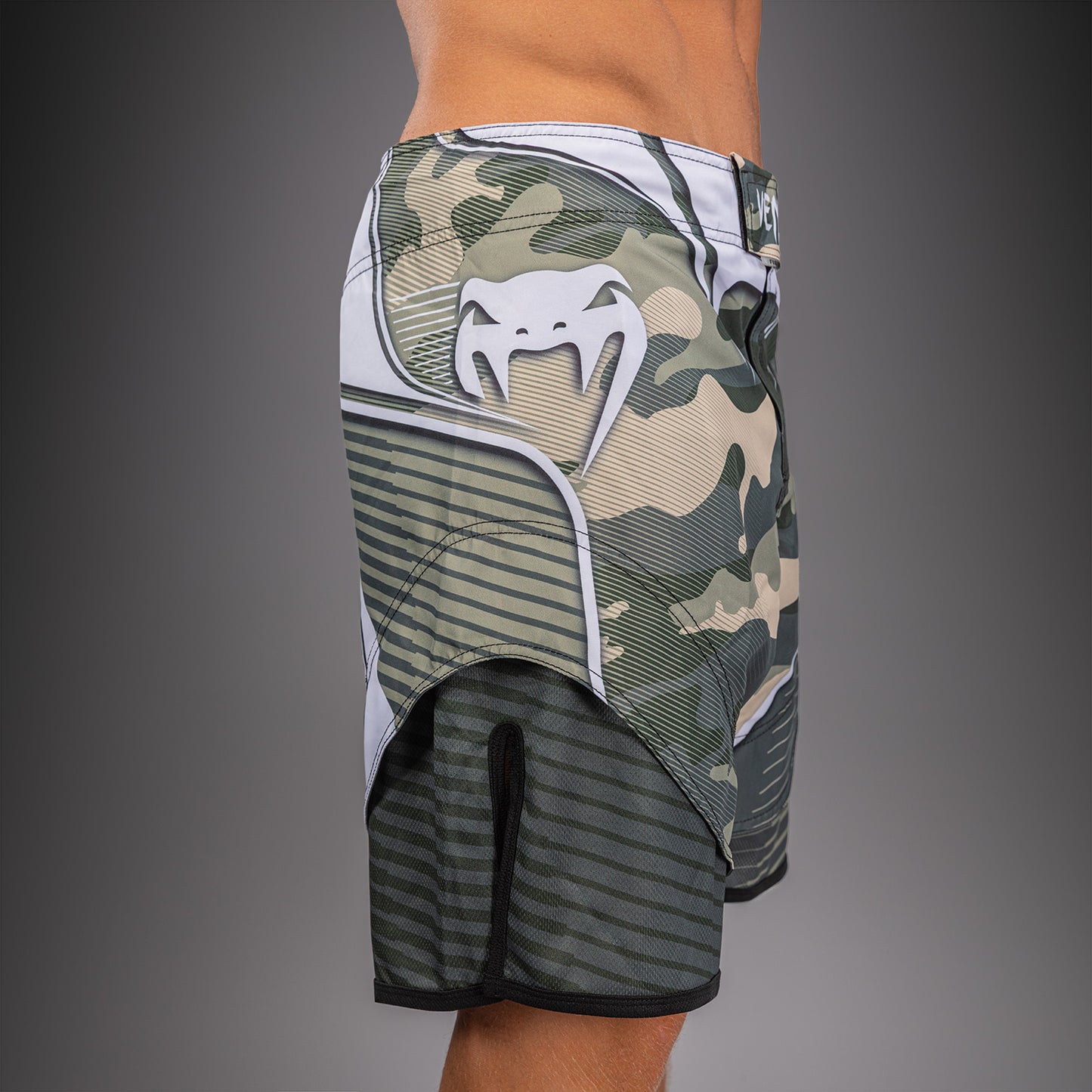 Venum Camo Hero 파이트 쇼츠 - 카키/오프 화이트