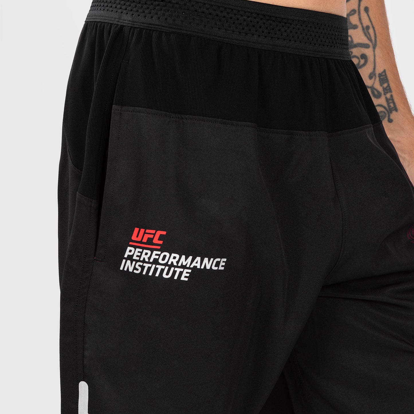 UFC Venum Performance Institute 2.0 남성용 퍼포먼스 쇼츠 – 블랙/레드