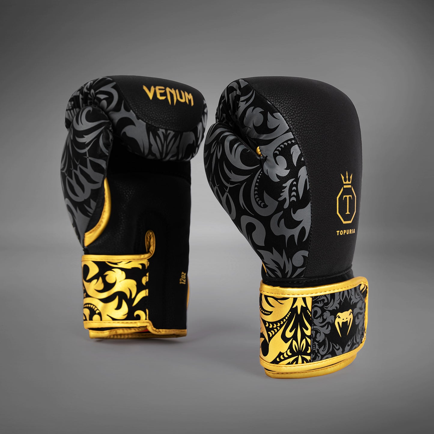 Venum x Topuria Unmatched Edition 복싱 글러브 – 블랙/골드