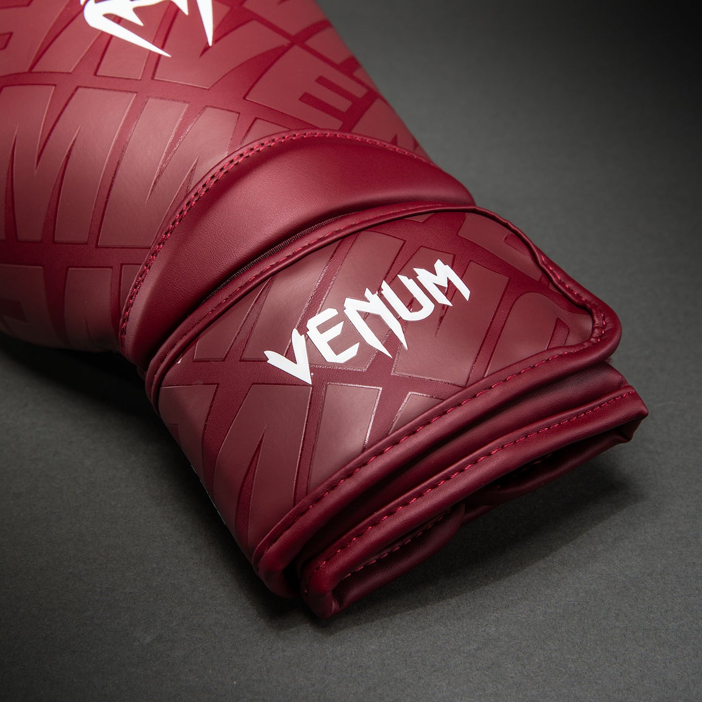 Venum Contender 1.5 XT 3D 복싱 글러브 – 다크 레드
