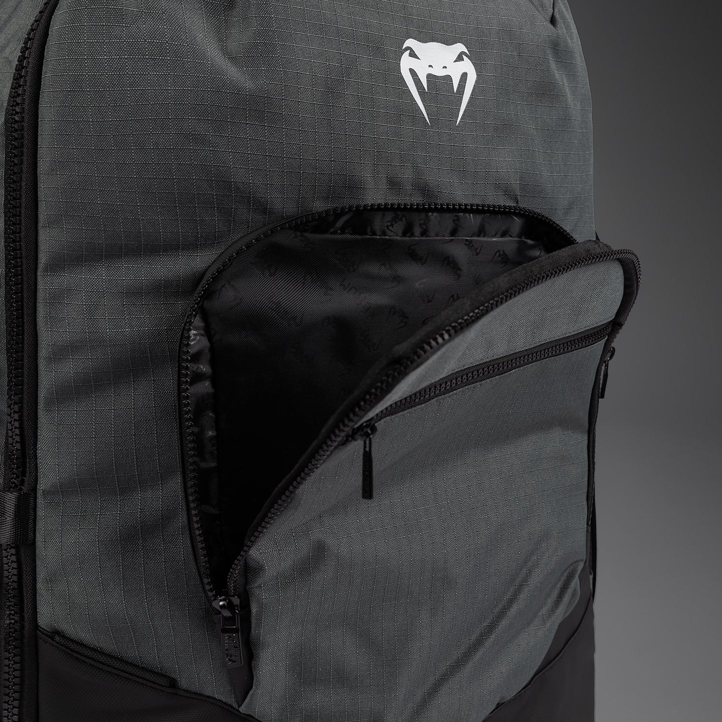 Venum Evo 2 Xtrem 백팩 (50-63L) – 스톰 그레이