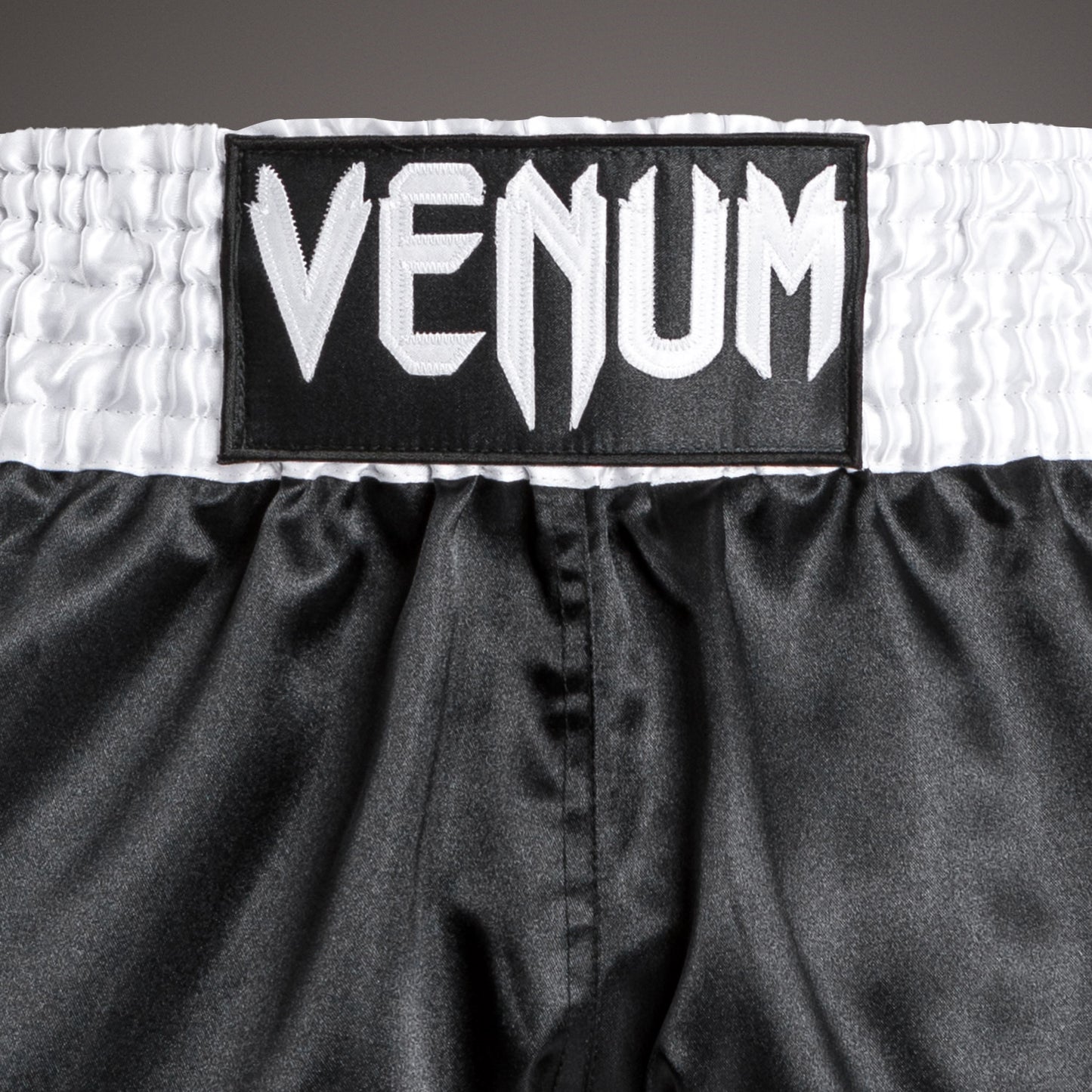 Venum Classic 무에타이 쇼츠 블랙/화이트/화이트