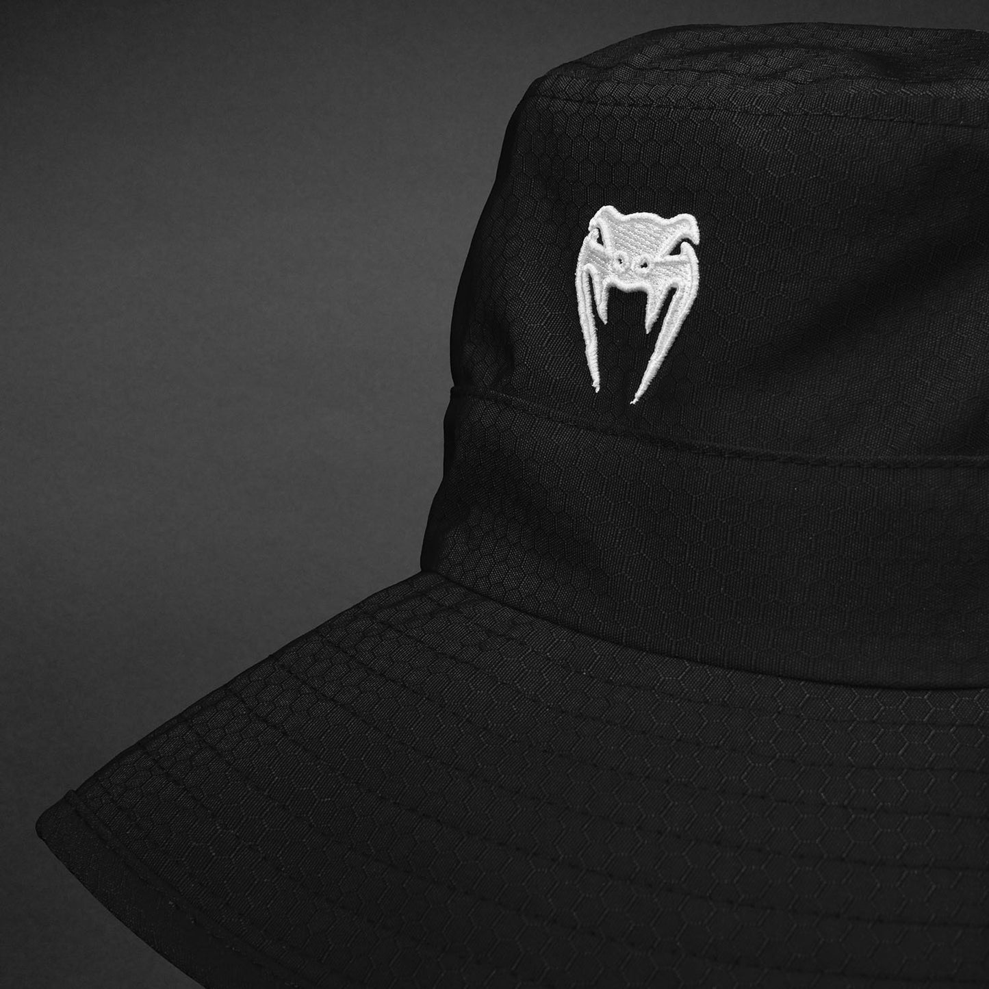 Venum Lineup 버킷 햇 – 블랙/화이트