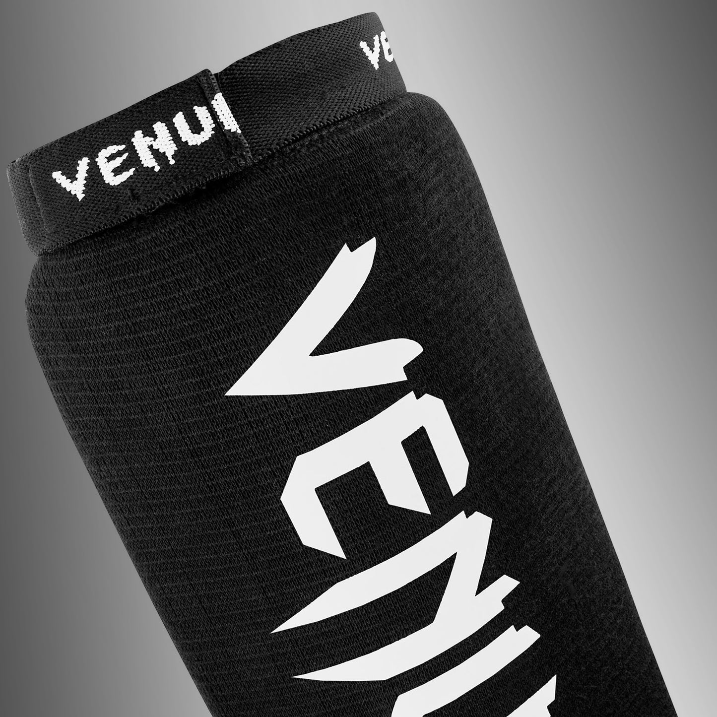 Venum Kontact 정강이 보호대 풋 없음 – 블랙