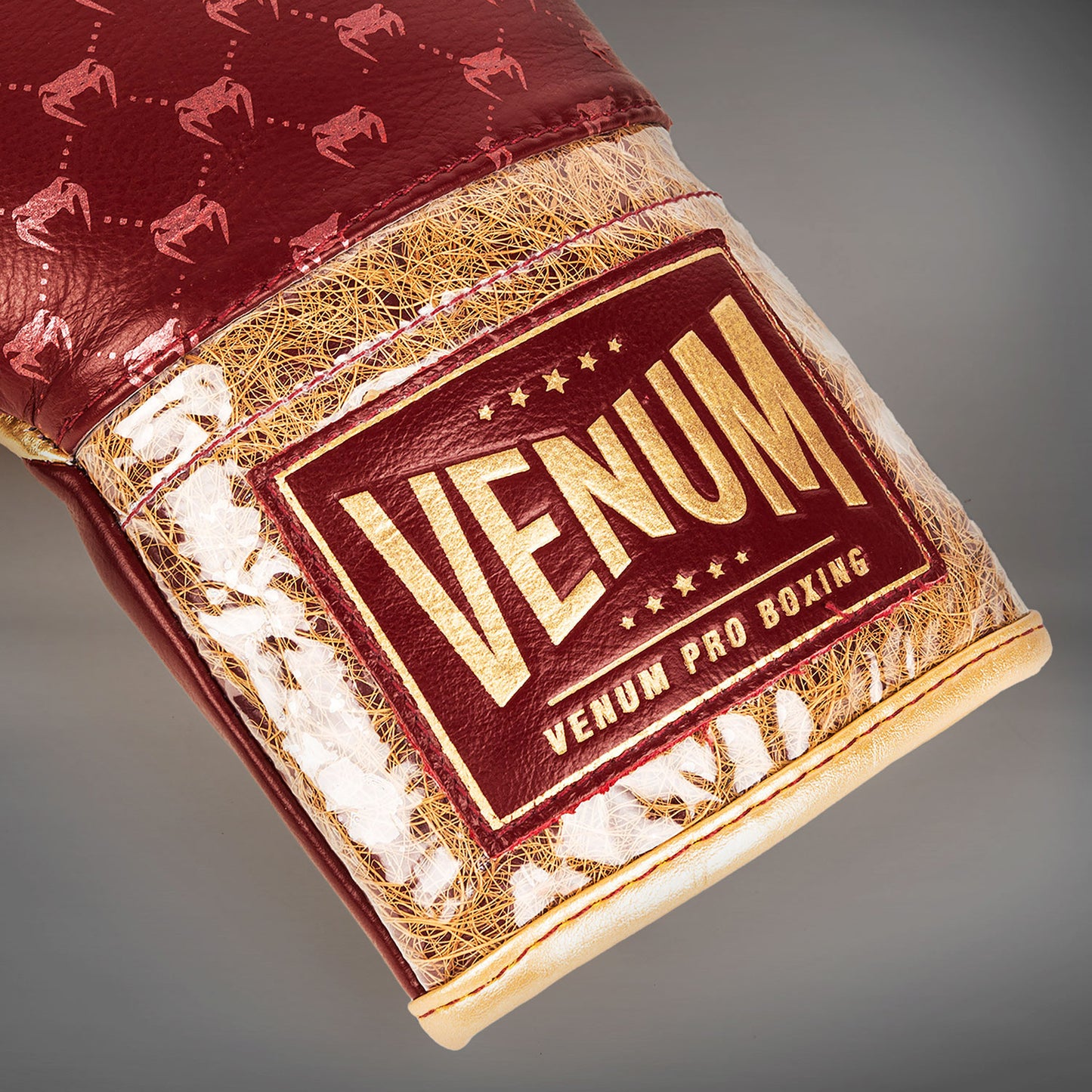 Venum Coco Monogram Pro 레이스업 복싱 글러브 – 가넷 레드
