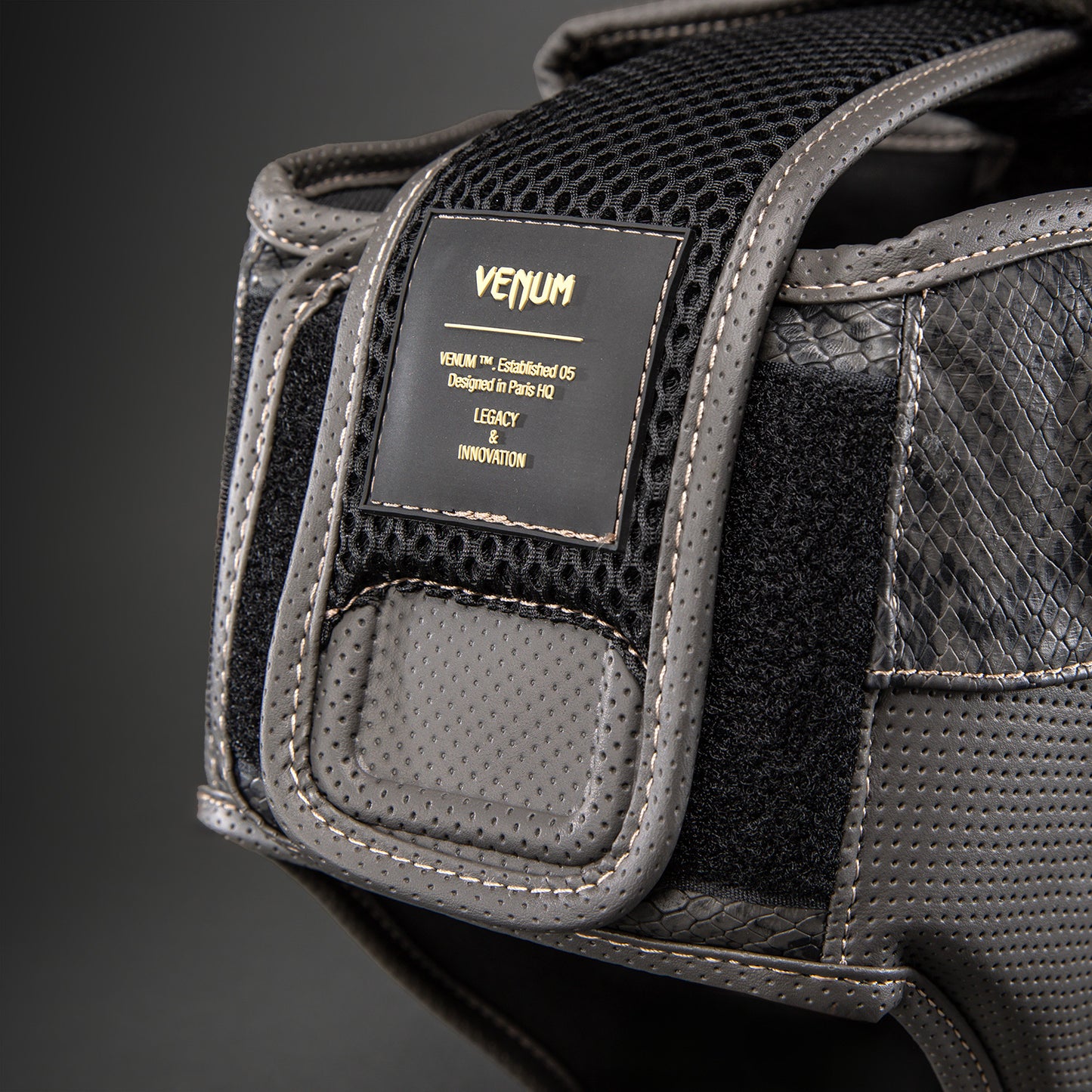 Venum Impact Evo Scales 헤드기어 – 다크 그레이