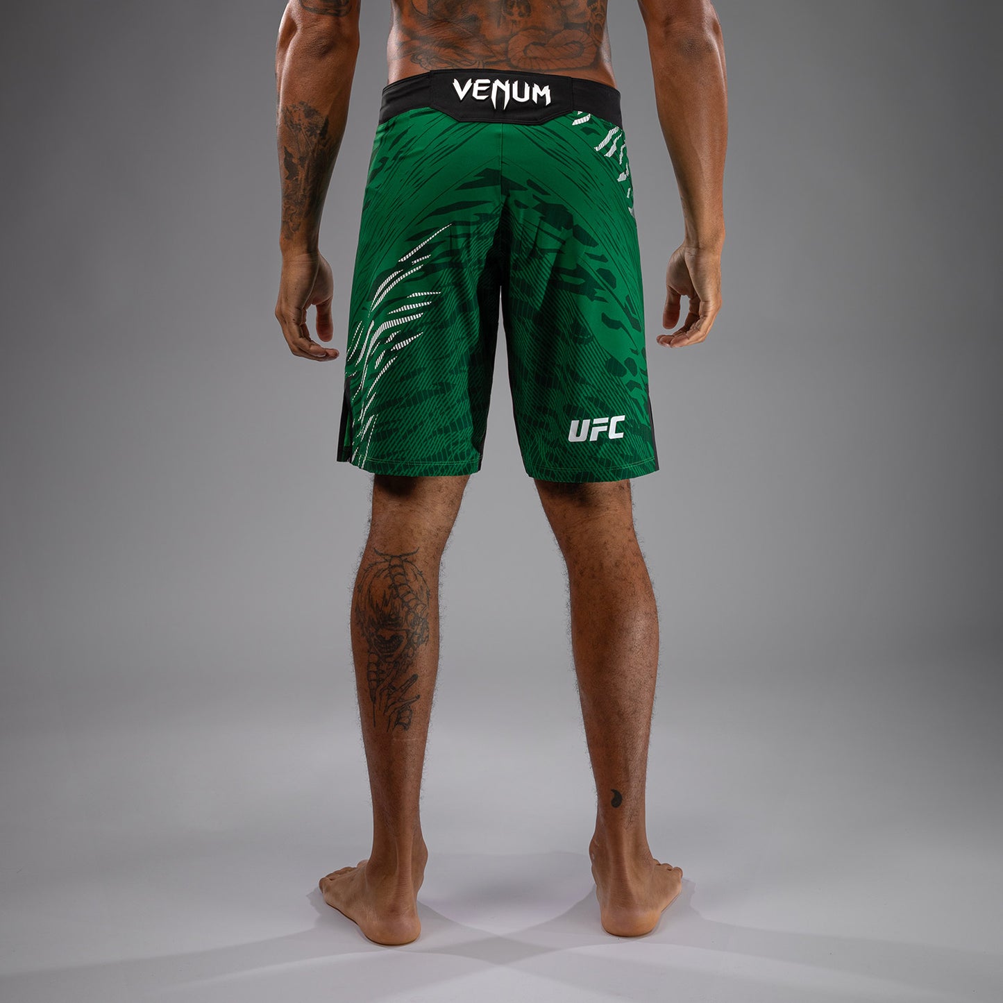 UFC Fusion by Venum Authentic Fight Night 남성용 파이트 쇼츠 – 롱 핏 – 그린