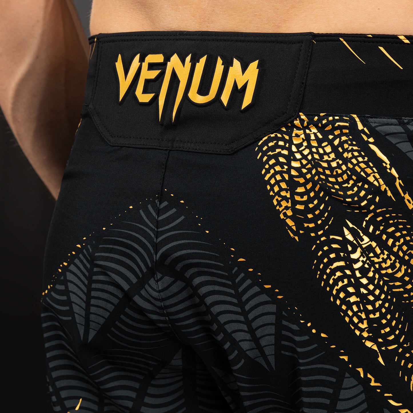남성용 UFC Zenith by Venum Champion 오센틱 파이트 나이트 롱 핏 파이트 쇼츠