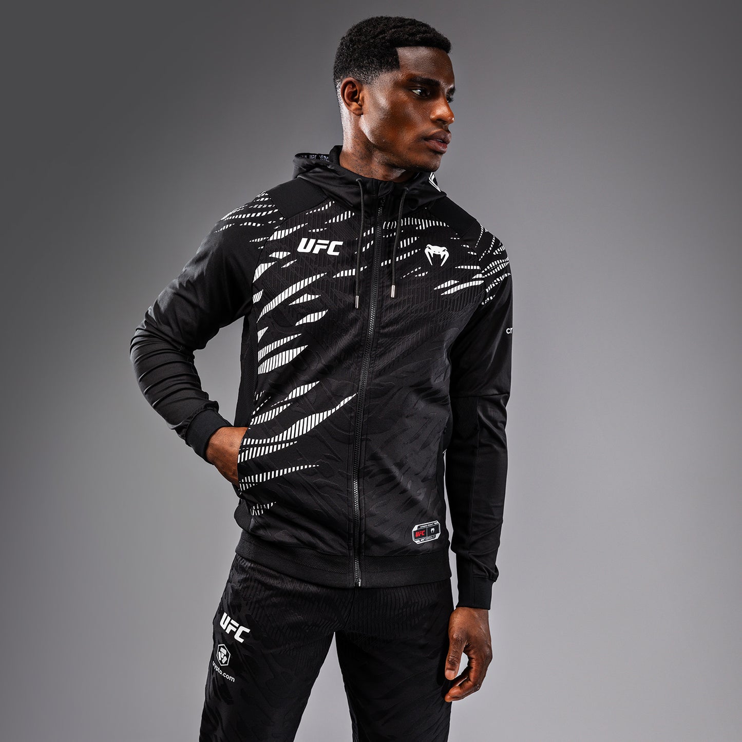 UFC Fusion by Venum Authentic Fight Night 남성용 워크아웃 후디 – 블랙