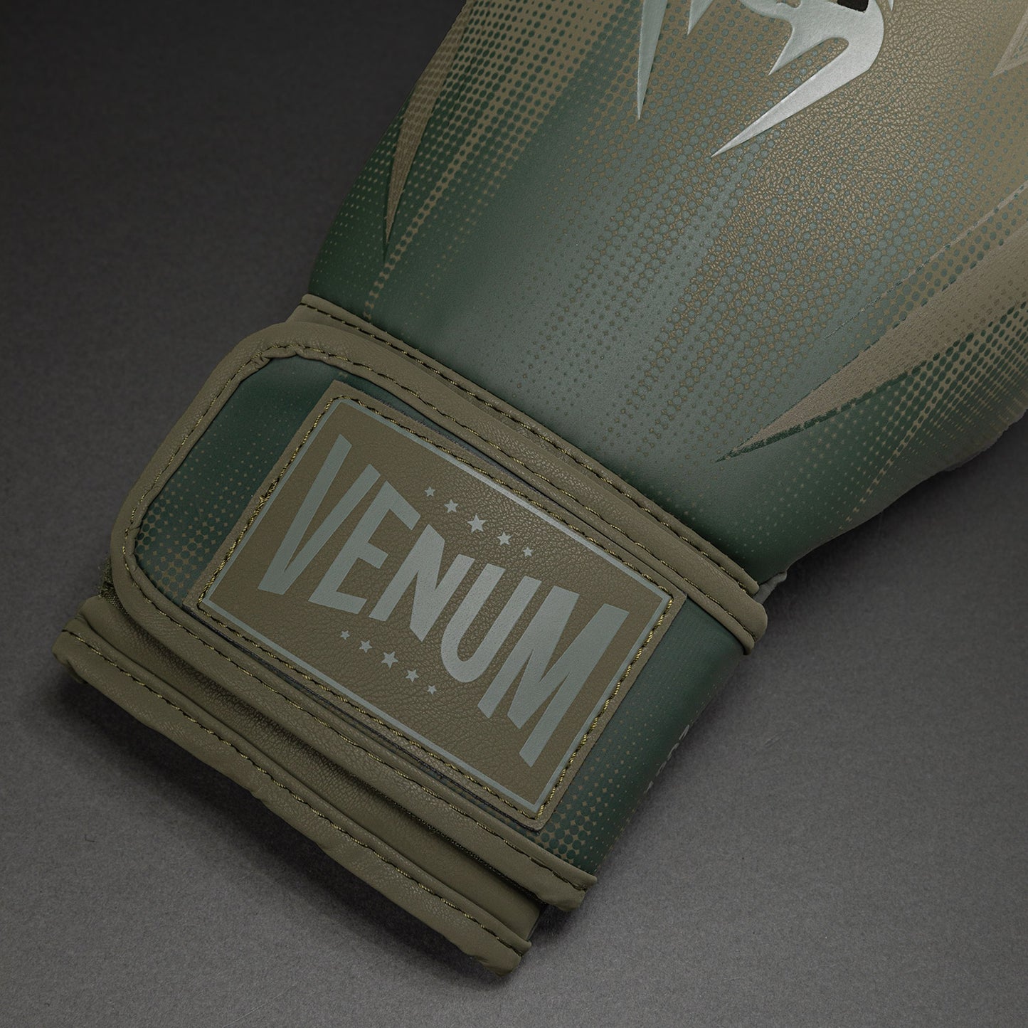 Venum Stealth 복싱 글러브 카키/다크 그린
