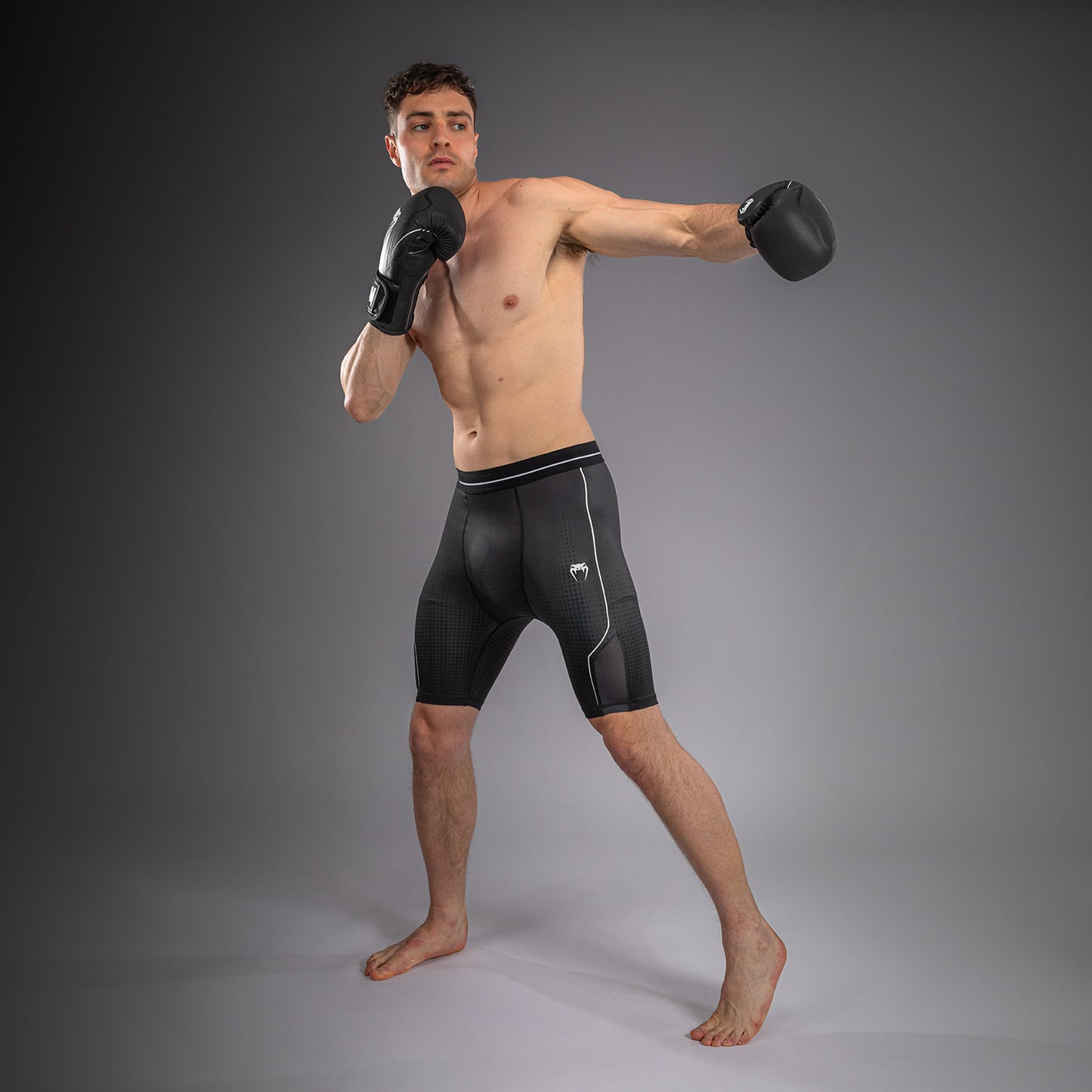 Venum Stealth Vale Tudo 쇼츠 – 블랙/화이트