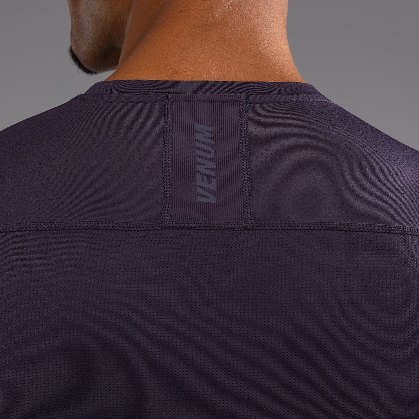 Venum G-Fit Air 남성용 반팔 래쉬가드 – 다크 퍼플