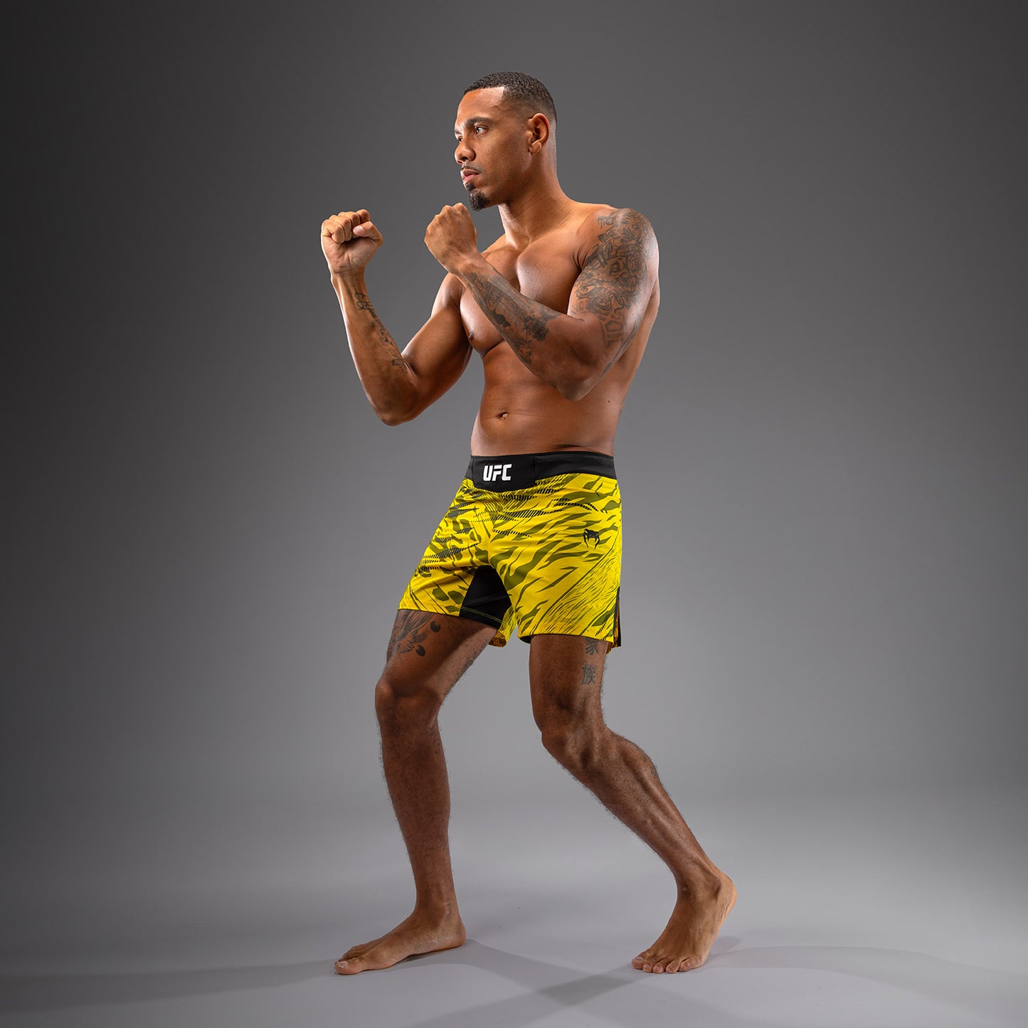UFC Fusion by Venum Authentic Fight Night 남성용 파이트 쇼츠 – 숏 핏 – 옐로우