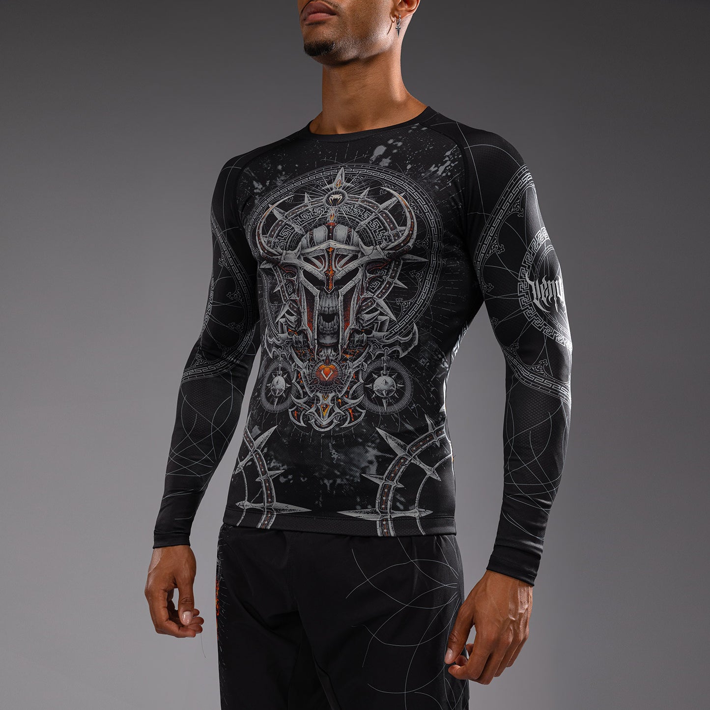 Venum Gladiator 5.0 남성용 긴팔 래쉬가드 – 블랙/실버