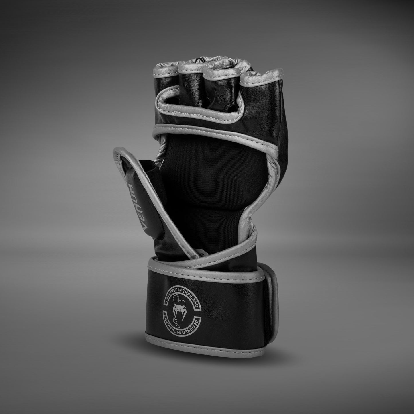 Venum Challenger 2.0 MMA 글러브 – 블랙/실버