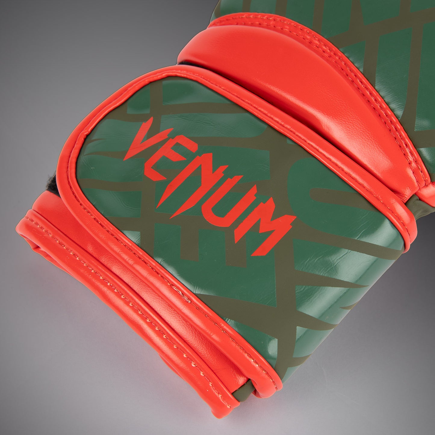 Venum Contender 1.5 XT 키즈용 복싱 글러브 – 아미 그린