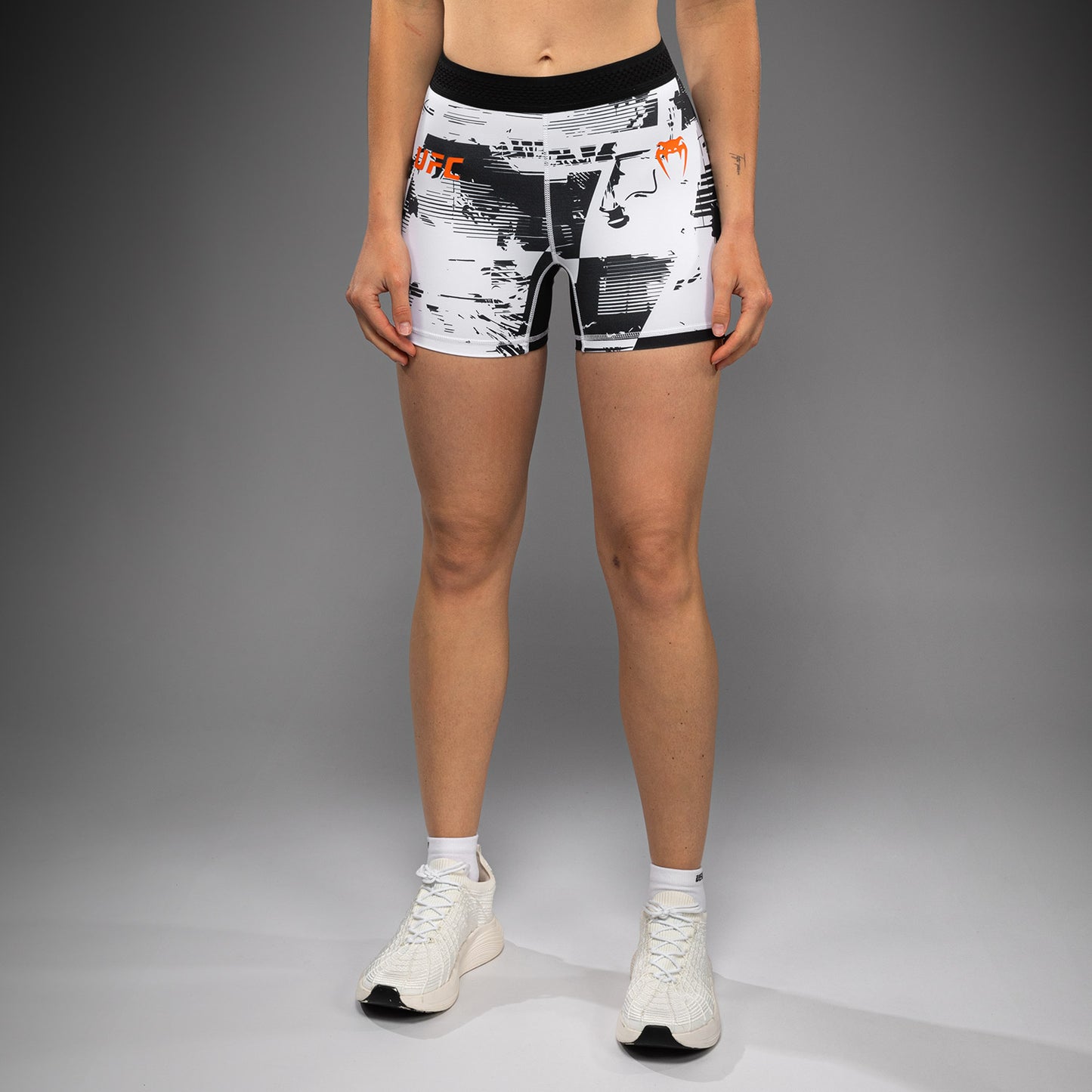 Women’s UFC Zenith by Venum 화이트 발리 투도 쇼츠