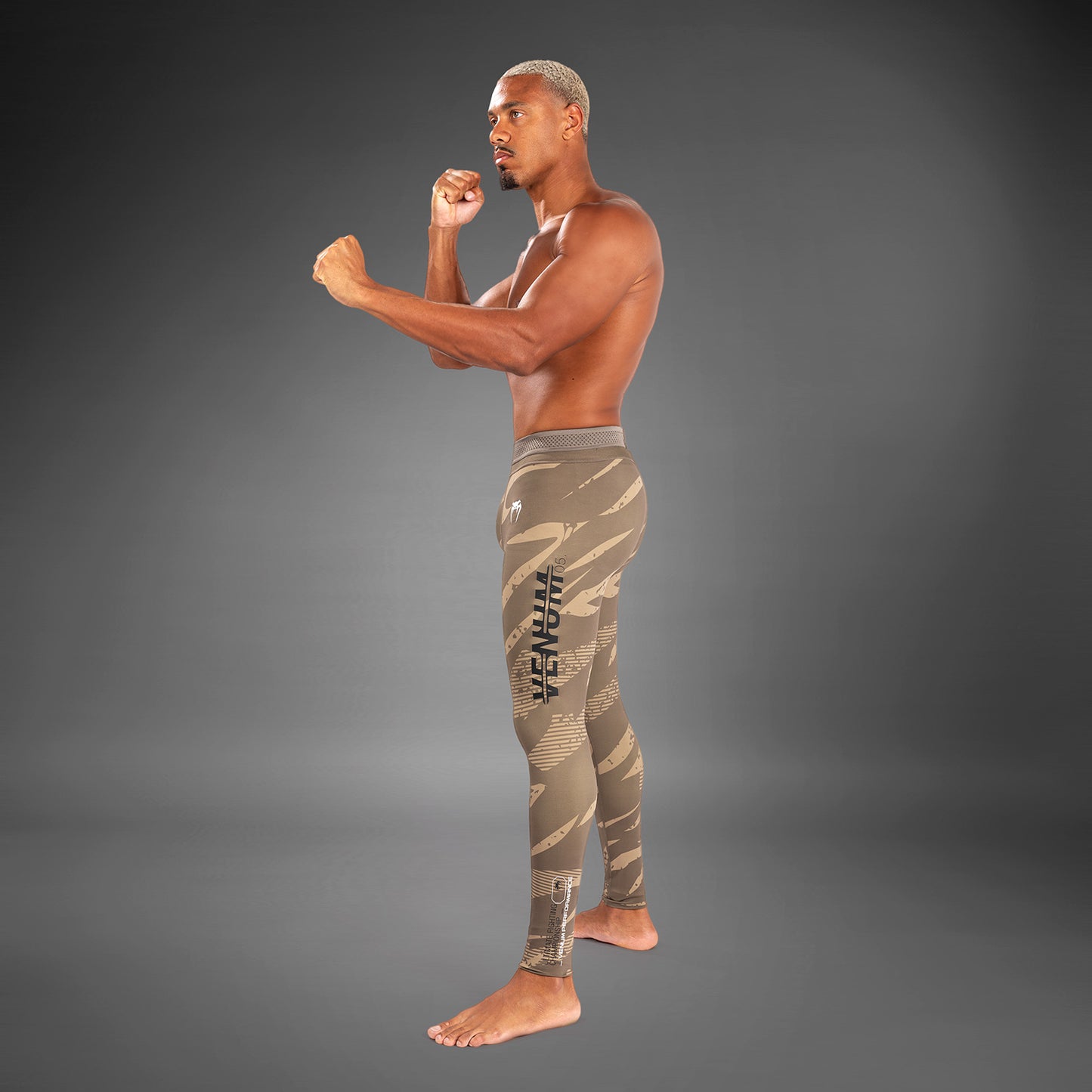 UFC Adrenaline by Venum Fight Week 퍼포먼스 남성용 타이츠 – 듄 카모