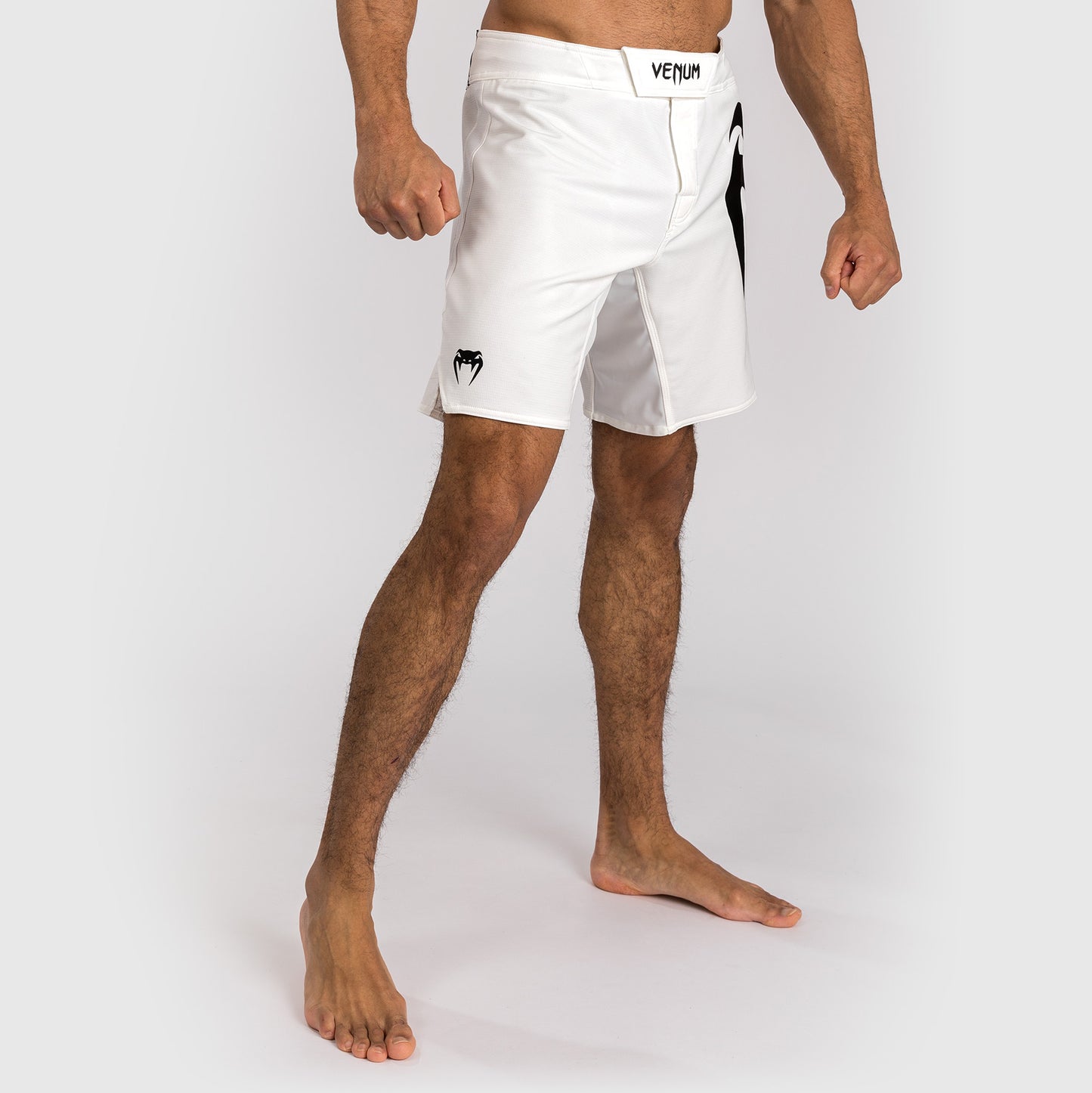 Venum Light 5.0 파이트 쇼츠 – 화이트/블랙