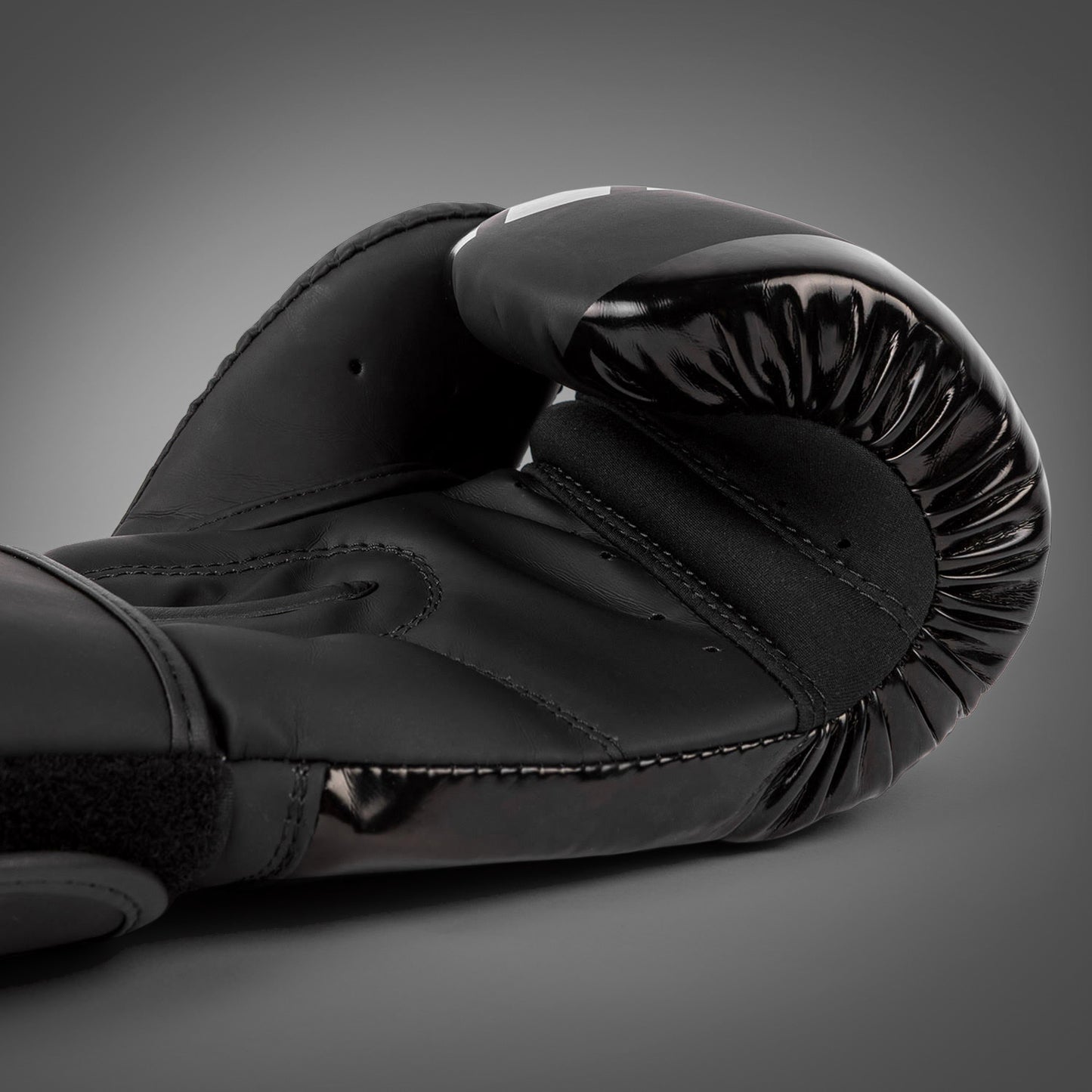 Venum Challenger 3.0 Shockwave 복싱 글러브 – 블랙