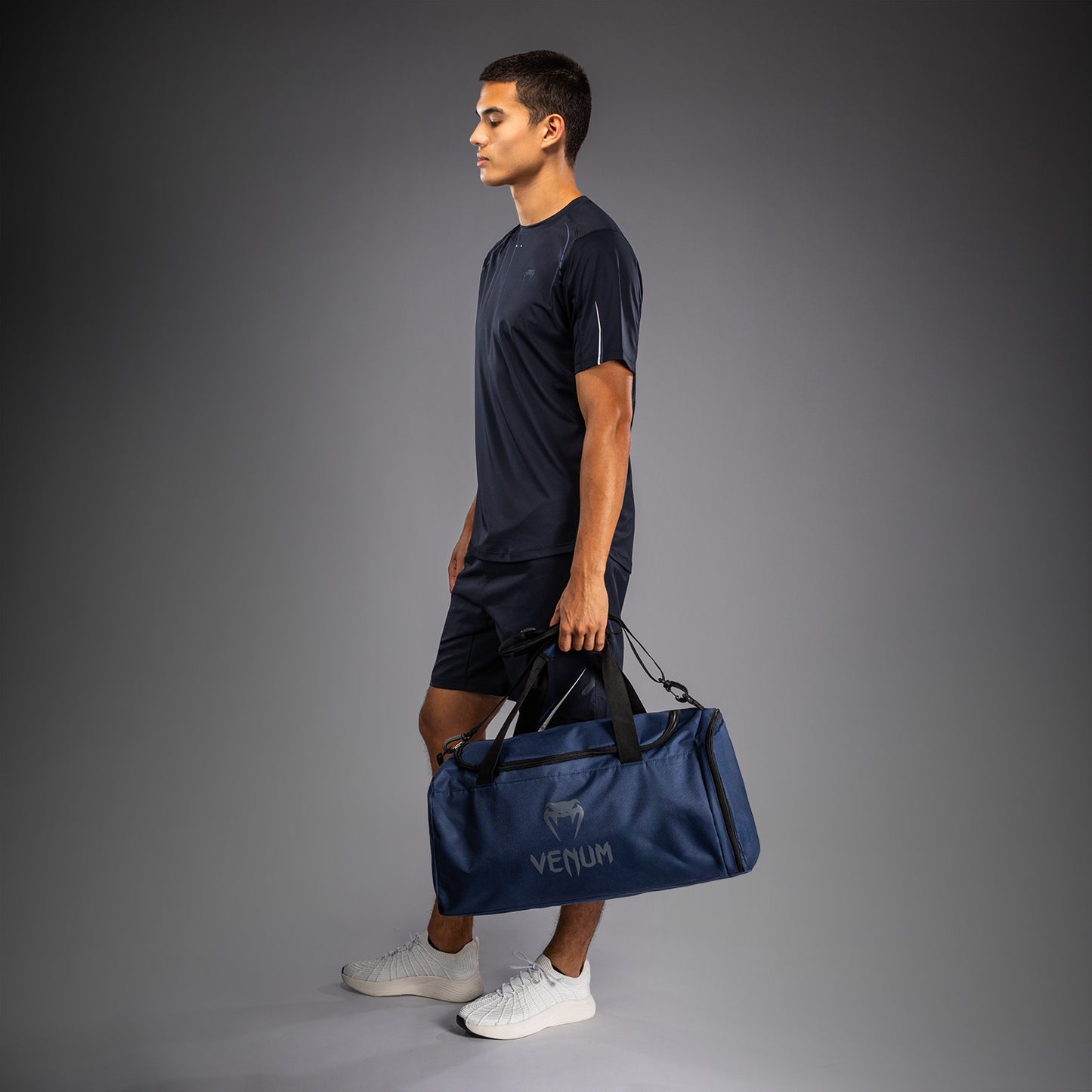 Venum Essential 스포츠 백 (37L) - 네이비 블루
