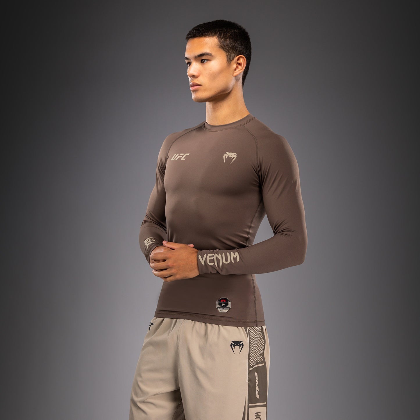 Venum UFC Unity by Venum Authentic Fight Week 남성 기능성 긴팔 래쉬가드 - 브라운