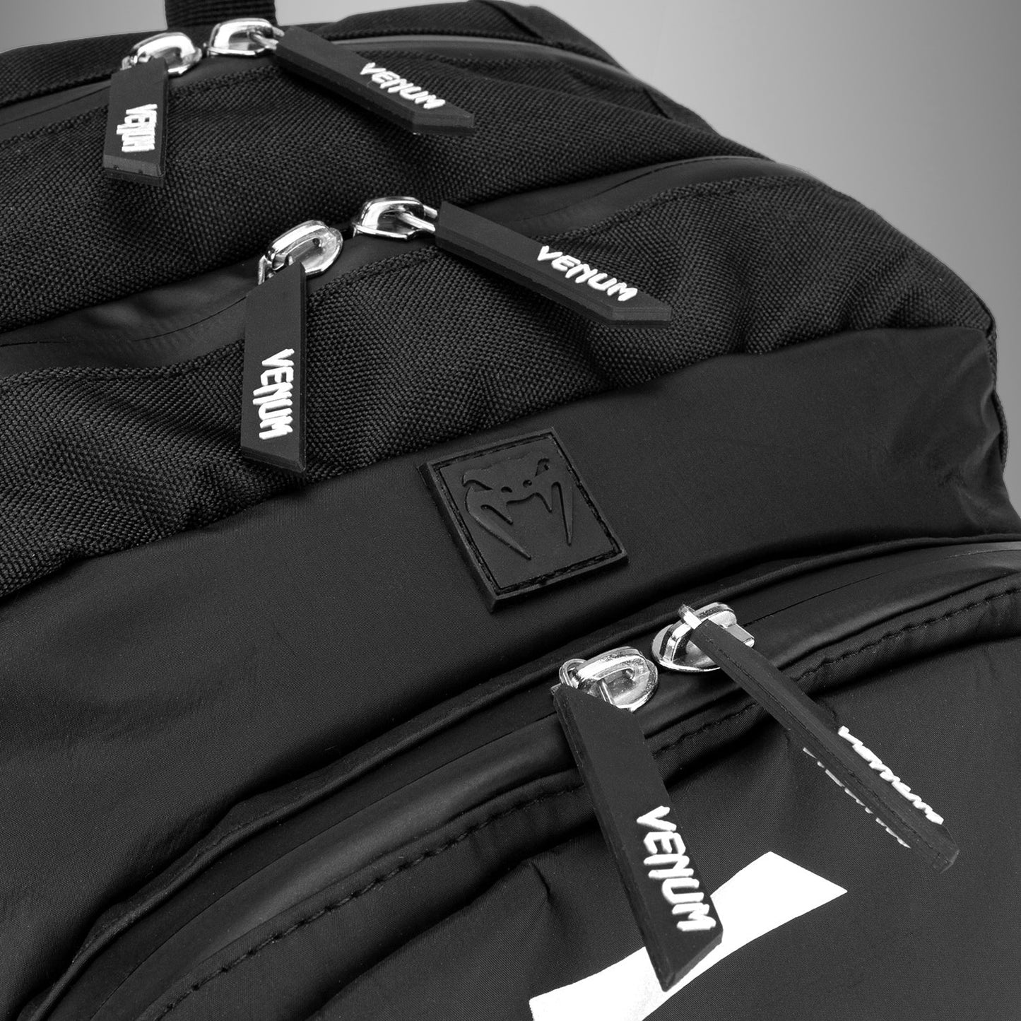 Venum Challenger Pro Evo 백팩 (20-25L) – 블랙/화이트
